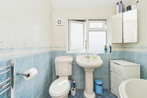69 Ash Grove, Hounslow, TW5 9DU