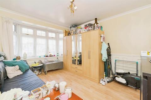 69 Ash Grove, Hounslow, TW5 9DU
