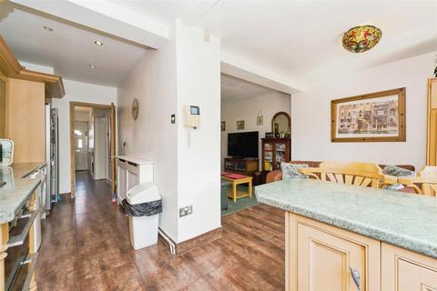69 Ash Grove, Hounslow, TW5 9DU