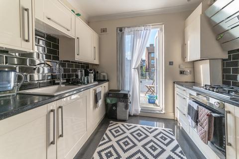 2 bedroom flat for sale, Median Road, London E5