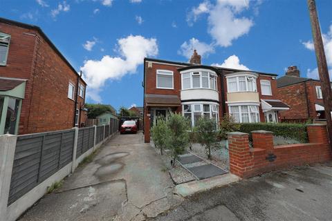 3 bedroom semi-detached house for sale, Strathmore Avenue, Hull