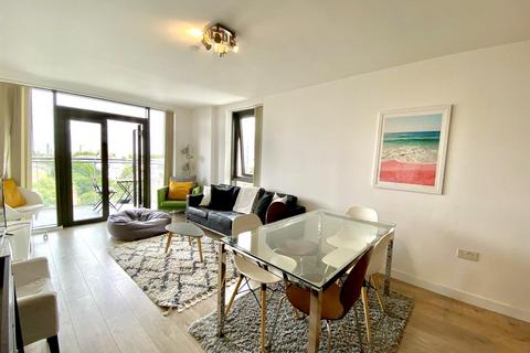 3 bedroom flat for sale, Beechwood Road, London E8