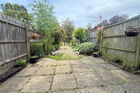 2 bedroom terraced house for sale, Friarscroft Way, Aylesbury HP20