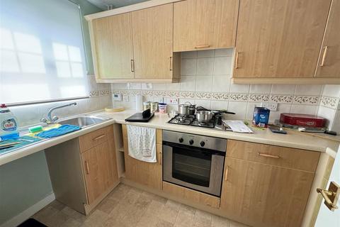 2 bedroom terraced house for sale, Friarscroft Way, Aylesbury HP20