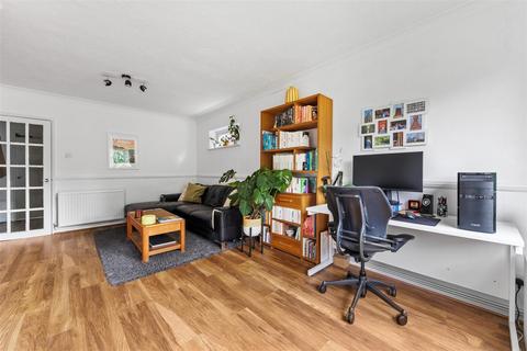 1 bedroom flat for sale, Avenue Road, London