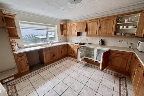 3 bedroom detached bungalow for sale, Parc Glanffrwd, Garnant, Ammanford