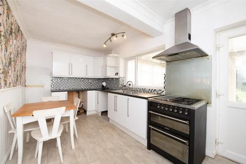 11 Manor Close, Kidderminster, DY11 6DF