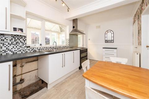 11 Manor Close, Kidderminster, DY11 6DF