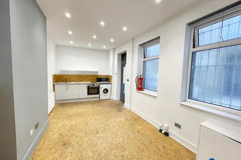 Property to rent, Ground Floor, 35 Fortescue Road, Hackney