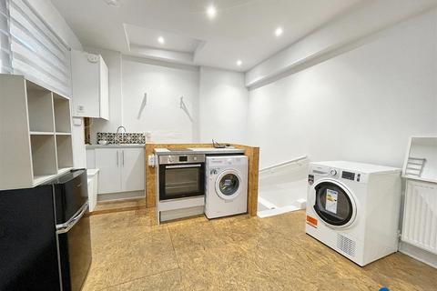 Property to rent, 1st Floor, 37 Fortescue Road, Hackney