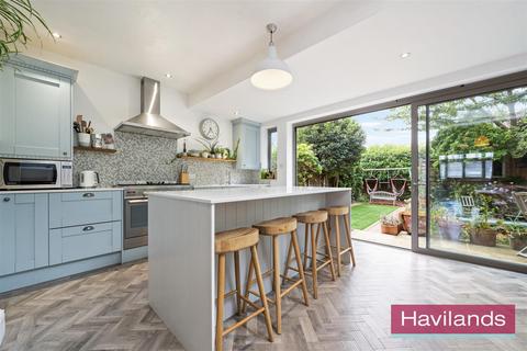 34 Borden Avenue, Enfield, EN1 2BY