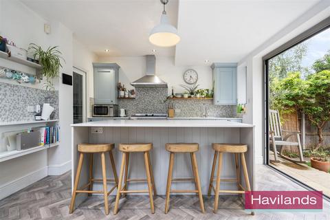 34 Borden Avenue, Enfield, EN1 2BY