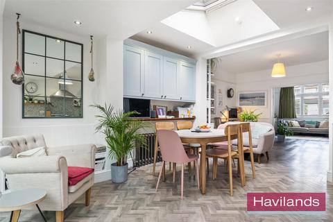 34 Borden Avenue, Enfield, EN1 2BY