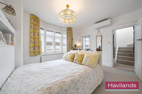 34 Borden Avenue, Enfield, EN1 2BY