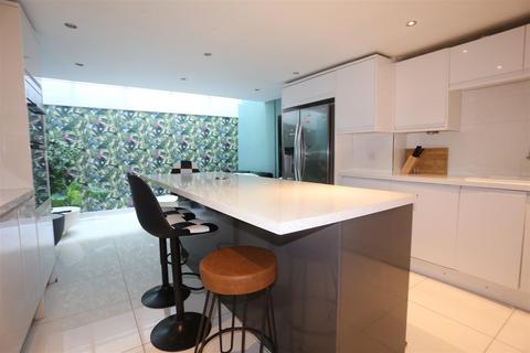 6 bedroom house to rent, Montpelier Road, Brighton