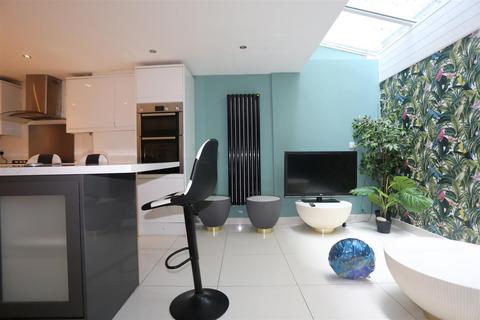 6 bedroom house to rent, Montpelier Road, Brighton