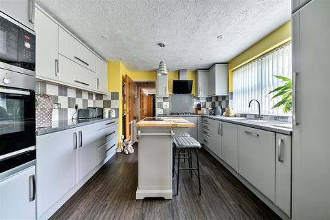 8 Brighton Way, Chippenham, SN14 0YR