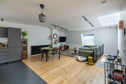 1 bedroom property to rent, Drayson Mews, Kensington, W8