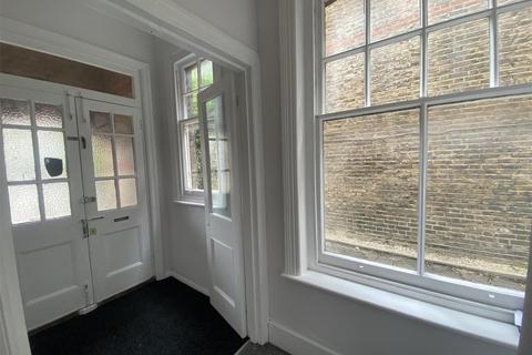 3 bedroom flat to rent, West Park, London, SE9