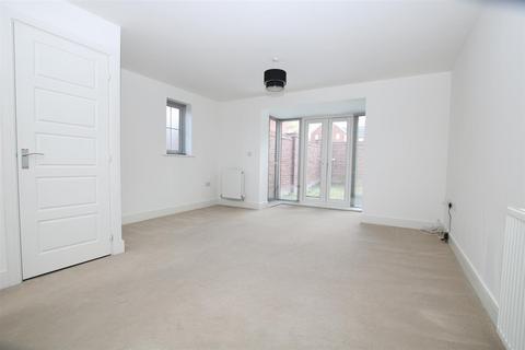 3 bedroom end of terrace house for sale, Martindales, Southwater, Horsham