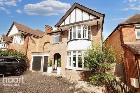 4 bedroom detached house for sale, Cranborne Avenue, Maidstone