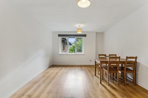 2 bedroom flat for sale, Broomhill Road, London, SW18