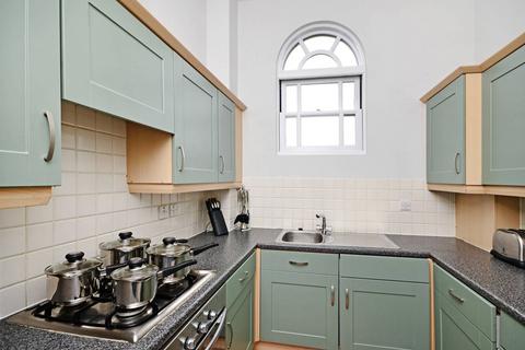 2 bedroom flat to rent, Queensbridge Road, Hackney, London, E8