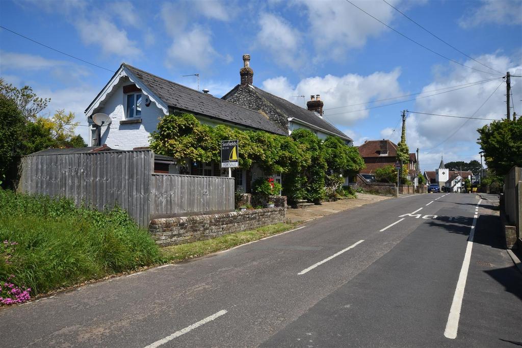 Front Aspect &amp; Street Scene