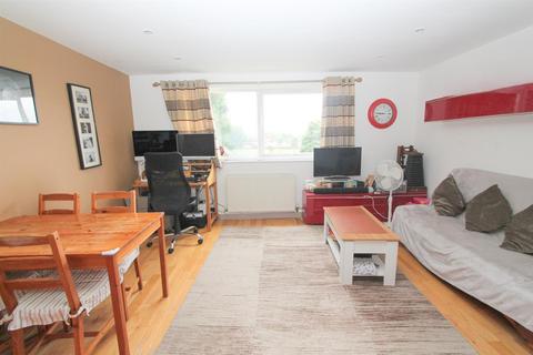 2 bedroom flat for sale, Stanley Road, Carshalton SM5