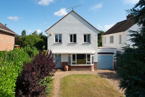 3 bedroom detached house for sale, Garden Close, Rough Common