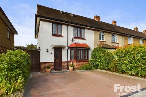 4 bedroom end of terrace house for sale, Berryscroft Road, Staines-upon-Thames, Surrey, TW18