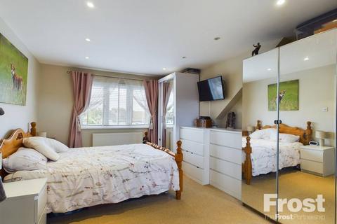 4 bedroom end of terrace house for sale, Berryscroft Road, Staines-upon-Thames, Surrey, TW18