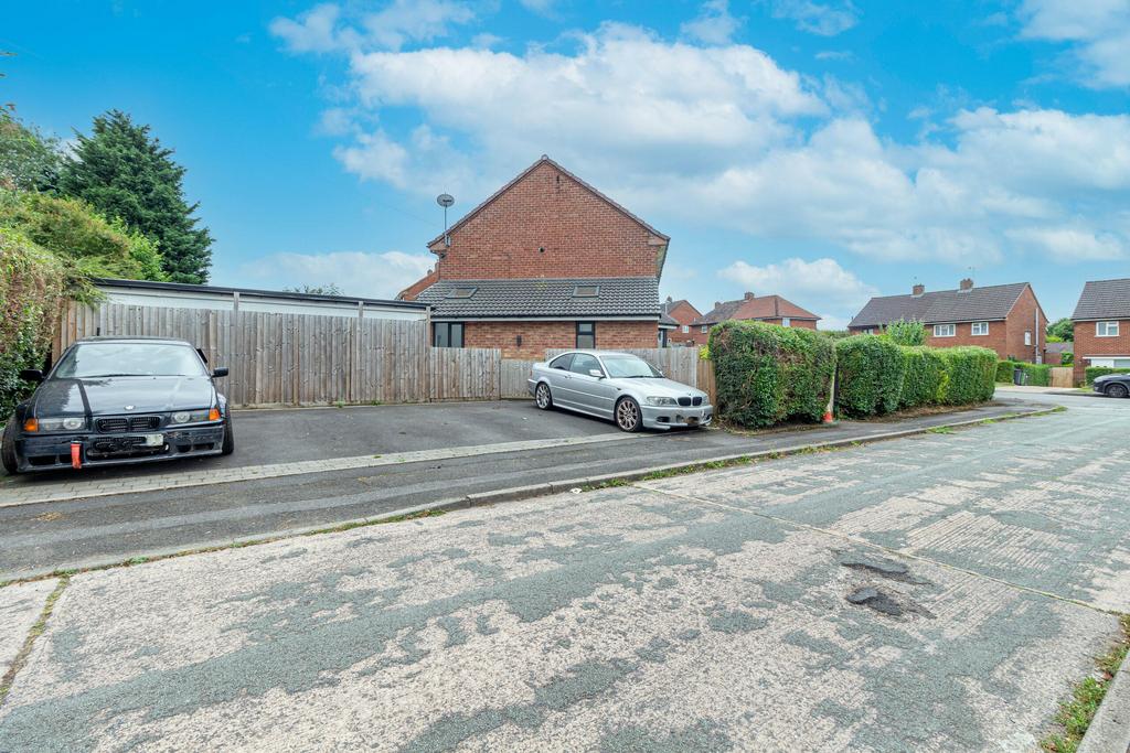 Driveway to side