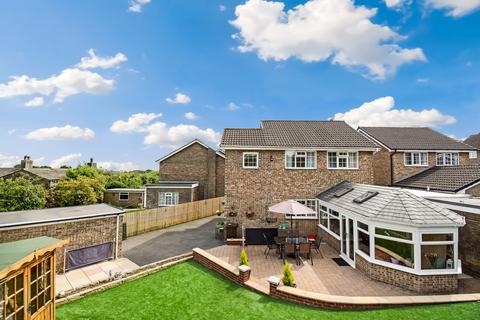 7 Border Close, Huddersfield, HD3 3GR