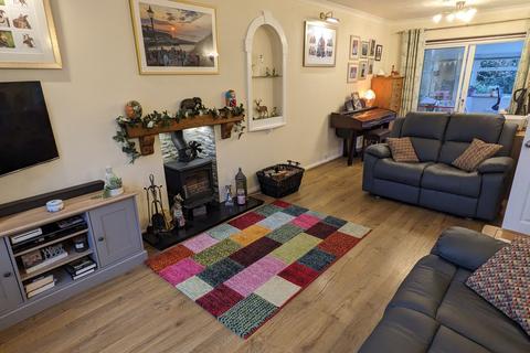 7 Border Close, Huddersfield, HD3 3GR