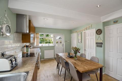 7 Border Close, Huddersfield, HD3 3GR