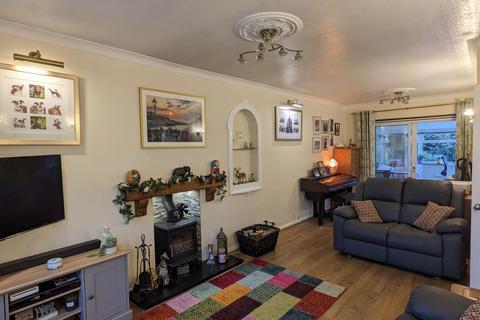 7 Border Close, Huddersfield, HD3 3GR