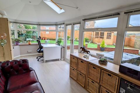 7 Border Close, Huddersfield, HD3 3GR