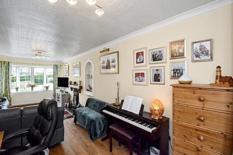 7 Border Close, Huddersfield, HD3 3GR