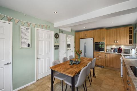 7 Border Close, Huddersfield, HD3 3GR