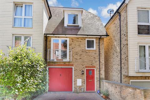 4 bedroom end of terrace house for sale, London Road, Rochester, Kent