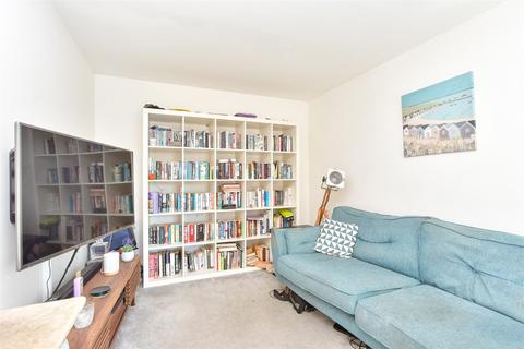 4 bedroom end of terrace house for sale, London Road, Rochester, Kent