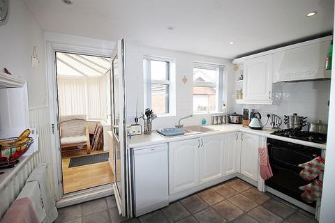 26 Birklands Drive, Sheffield, S13 8JL
