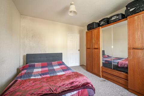 8/3 Ferry Road Drive, Edinburgh, EH4 4BN
