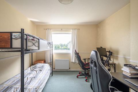 8/3 Ferry Road Drive, Edinburgh, EH4 4BN