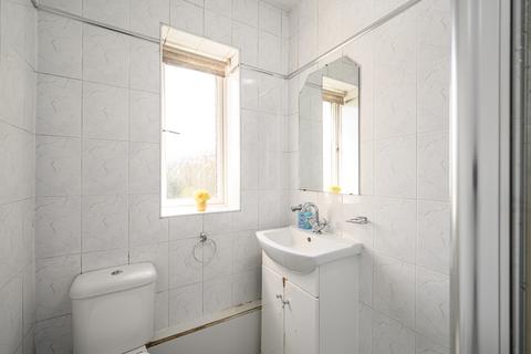 8/3 Ferry Road Drive, Edinburgh, EH4 4BN