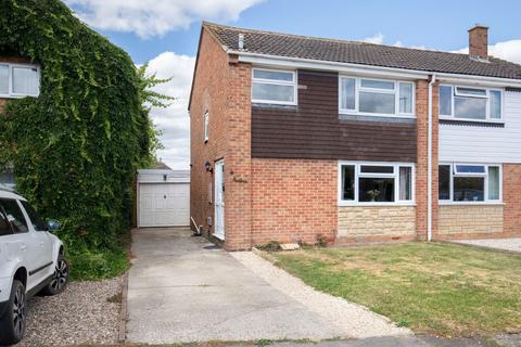 38 Crown Drive, Bishops Cleeve, Cheltenham, GL52 8AZ
