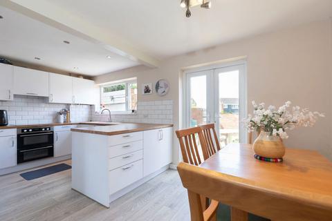38 Crown Drive, Bishops Cleeve, Cheltenham, GL52 8AZ