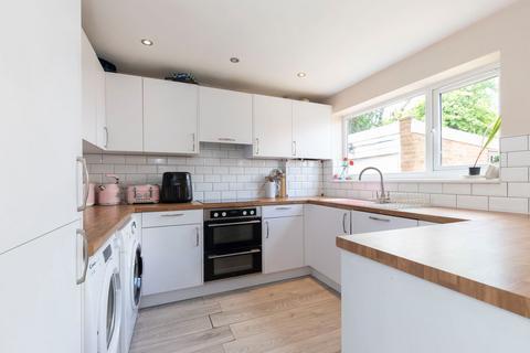 38 Crown Drive, Bishops Cleeve, Cheltenham, GL52 8AZ
