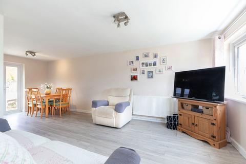 38 Crown Drive, Bishops Cleeve, Cheltenham, GL52 8AZ